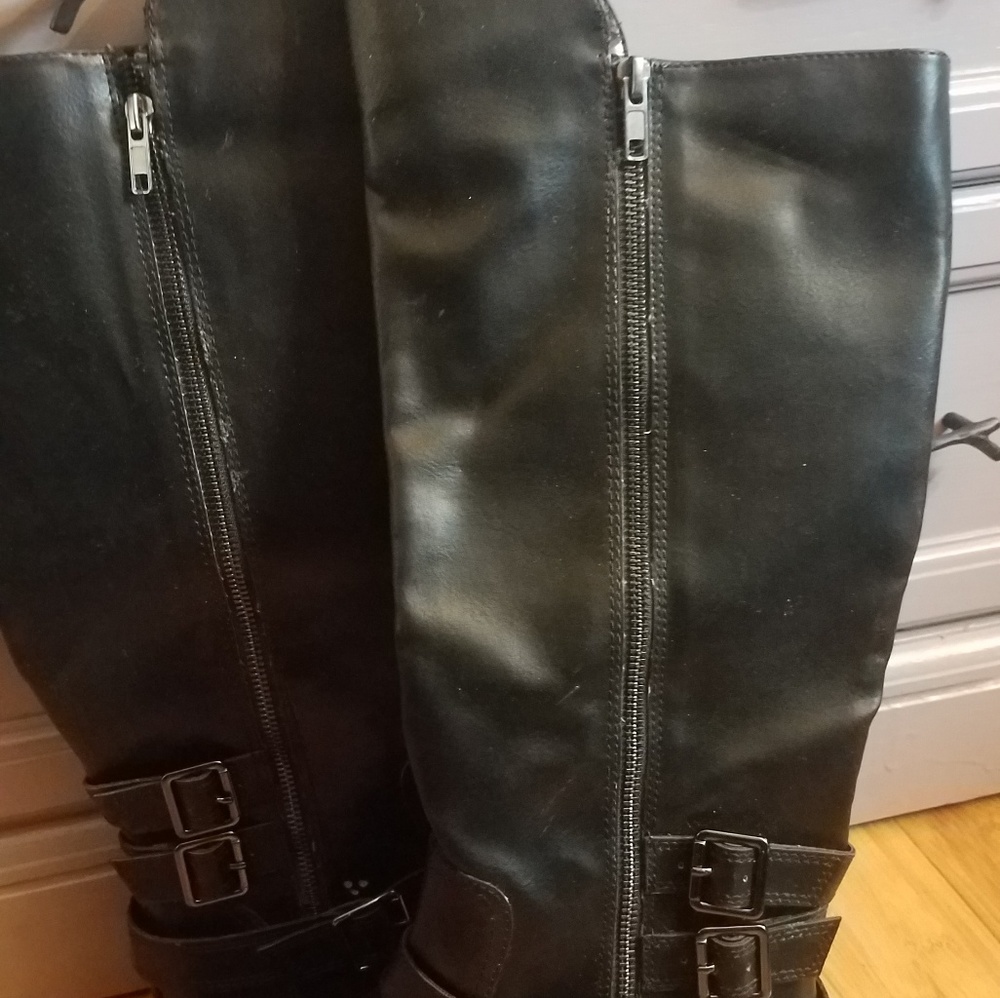 Boots - Picture 3 of 3